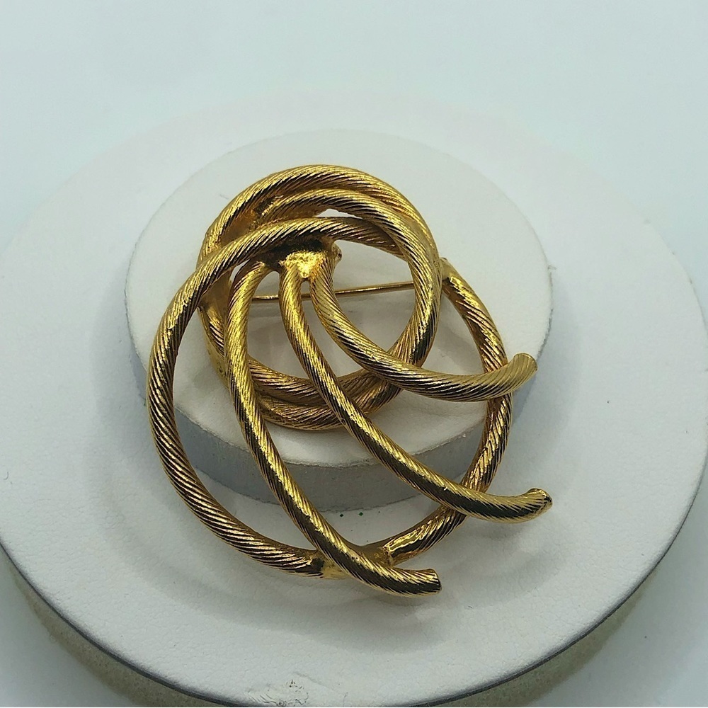 Vtg Celebrity NY Gold Tone Modernist Circle Wreath Brooch Pin 1.9”